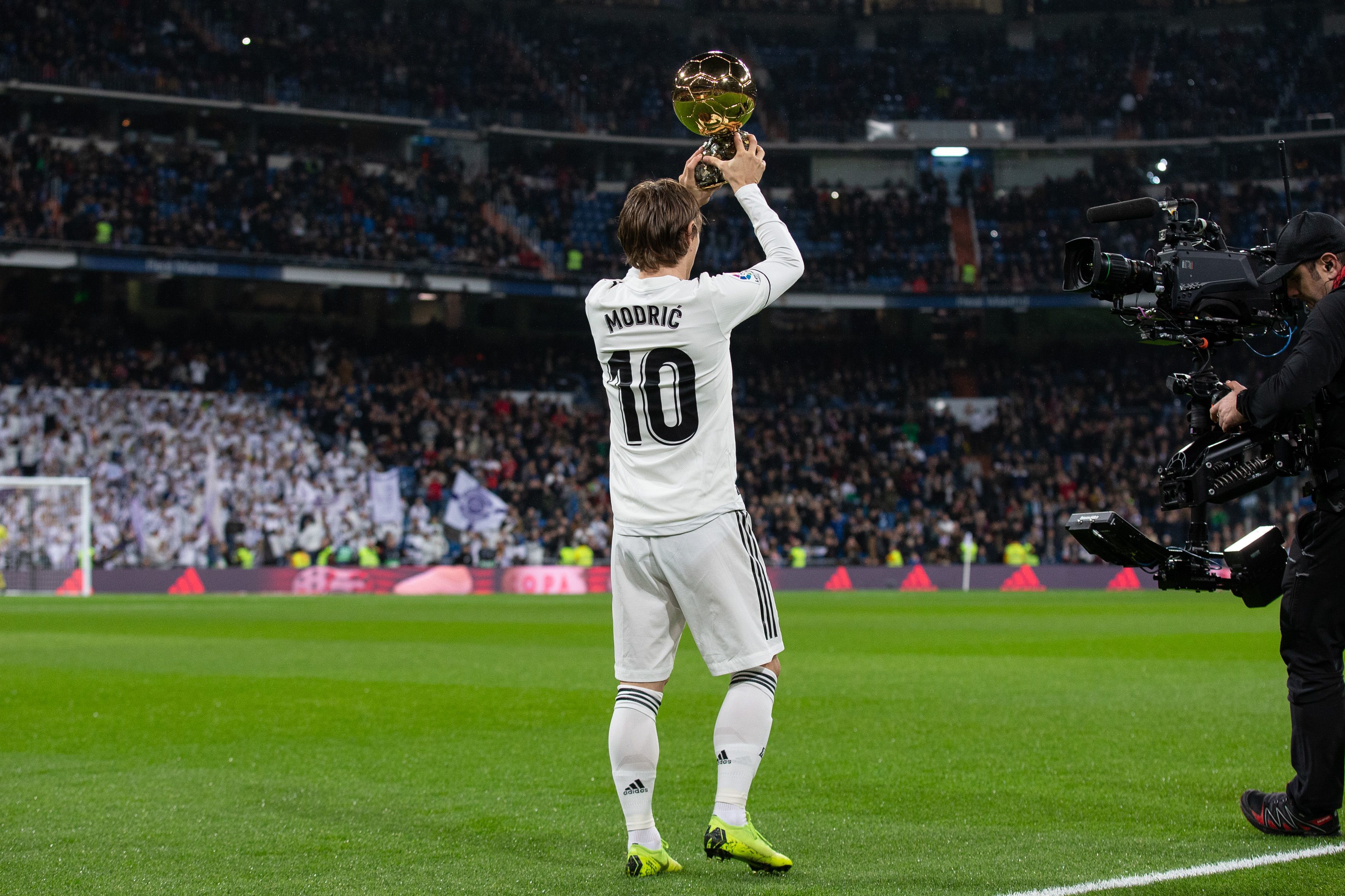 印尼羽球超级500赛｜ 荣韵走出开局低迷携手杰蔚阀敏闯关 大马3混双晋16强