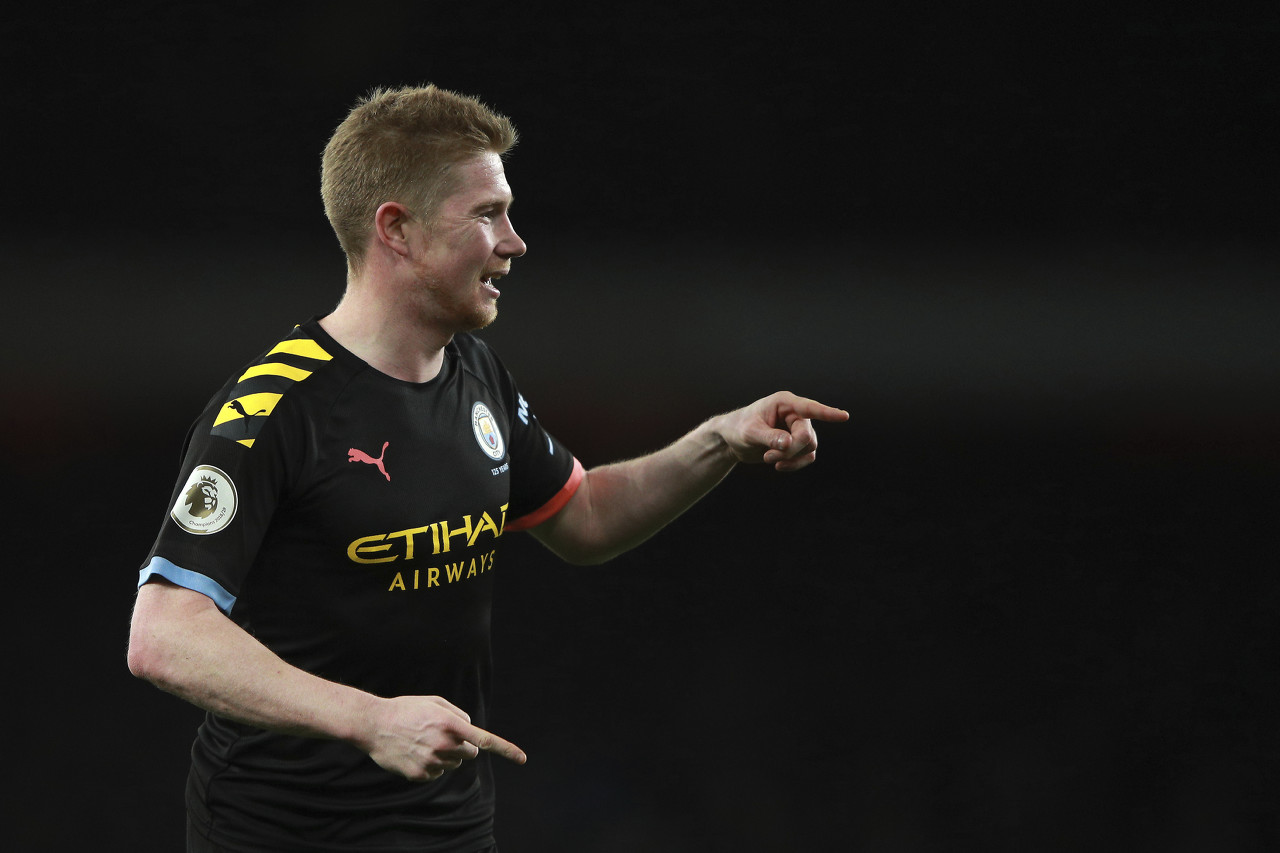 三连冠！上海海港加冕2025赛季中超冠军，摘下队史中超第四星