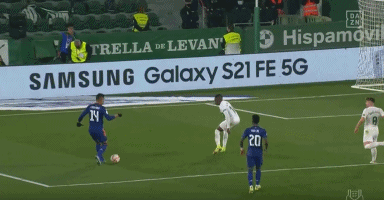 扣爽了！洛夫顿半场4中3得到9分4篮板3助攻